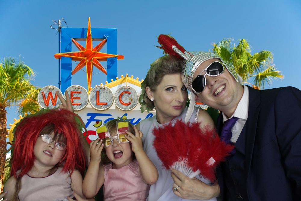 Katherine & Simon | View more photos from the event at gallery.myphotoboothexperience.co.uk/u/MyPhotoBoothExperienceLtd/Katherine-Simon